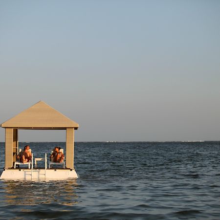 Puri Santrian Beach Resort And Spa Санур Экстерьер фото