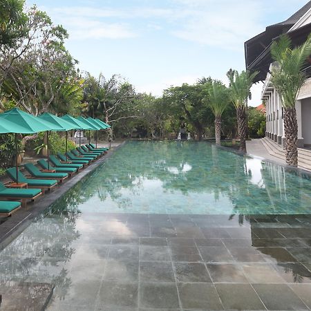 Puri Santrian Beach Resort And Spa Санур Экстерьер фото