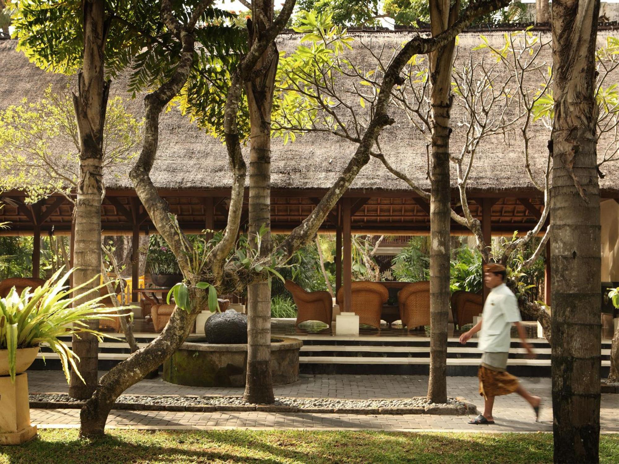 Puri Santrian Beach Resort And Spa Санур Экстерьер фото