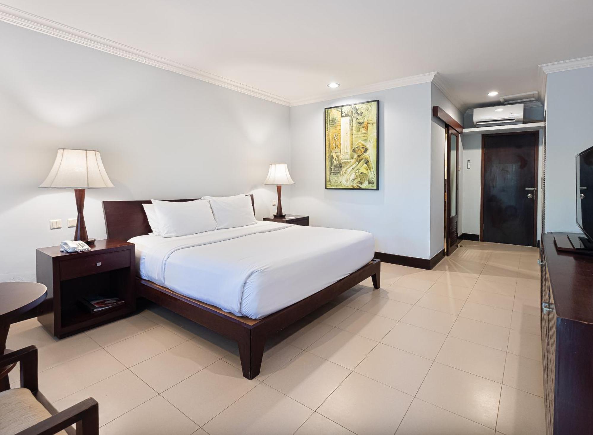 Puri Santrian Beach Resort And Spa Санур Экстерьер фото