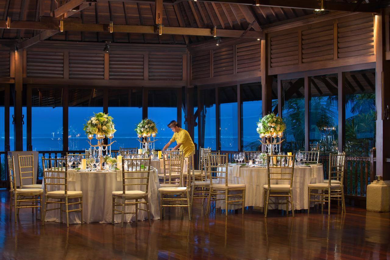 Puri Santrian Beach Resort And Spa Санур Экстерьер фото