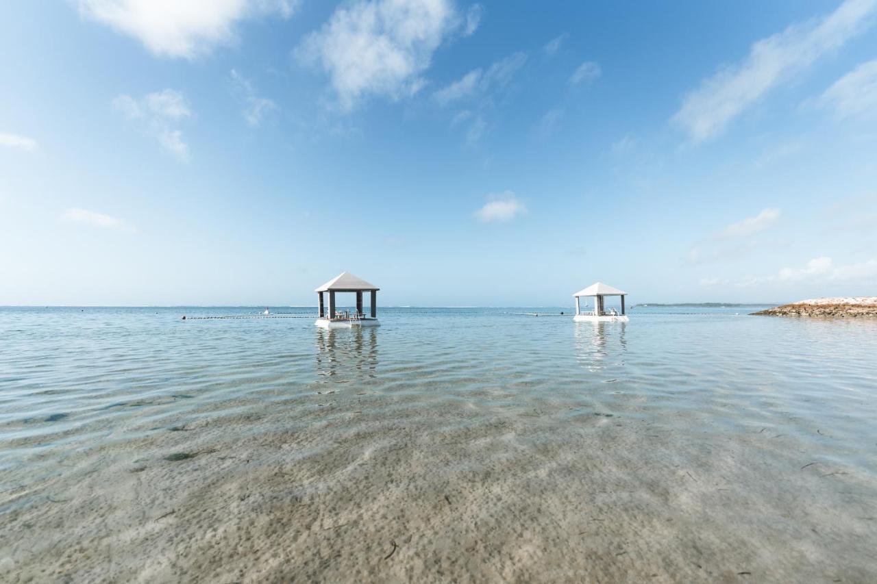 Puri Santrian Beach Resort And Spa Санур Экстерьер фото
